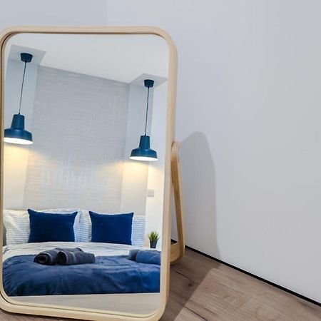 Central Apartment- Stunning Sea Views- 100M To Beach- Brand New For 2025- Sleeps 6 New Quay Exterior foto