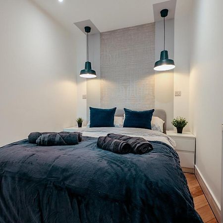 Central Apartment- Stunning Sea Views- 100M To Beach- Brand New For 2025- Sleeps 6 New Quay Exterior foto