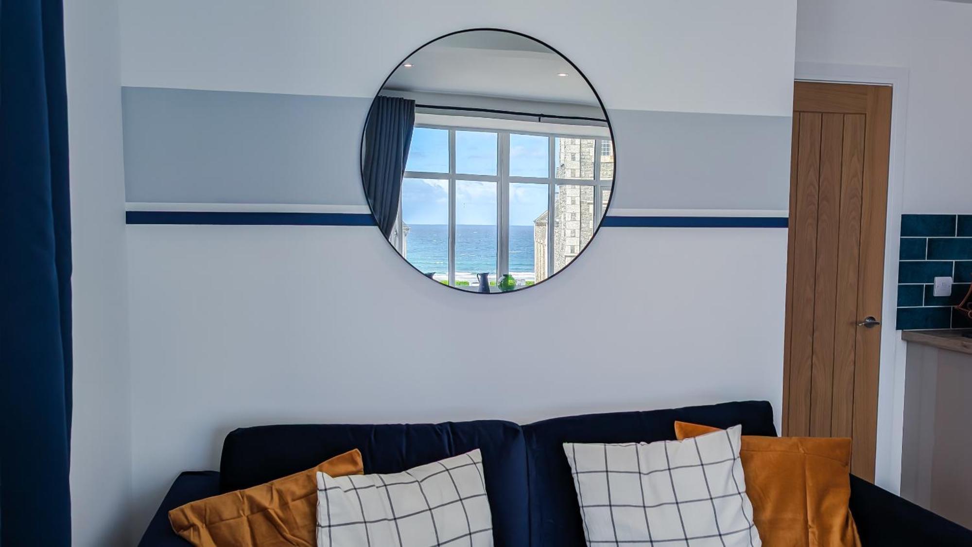 Central Apartment- Stunning Sea Views- 100M To Beach- Brand New For 2025- Sleeps 6 New Quay Exterior foto