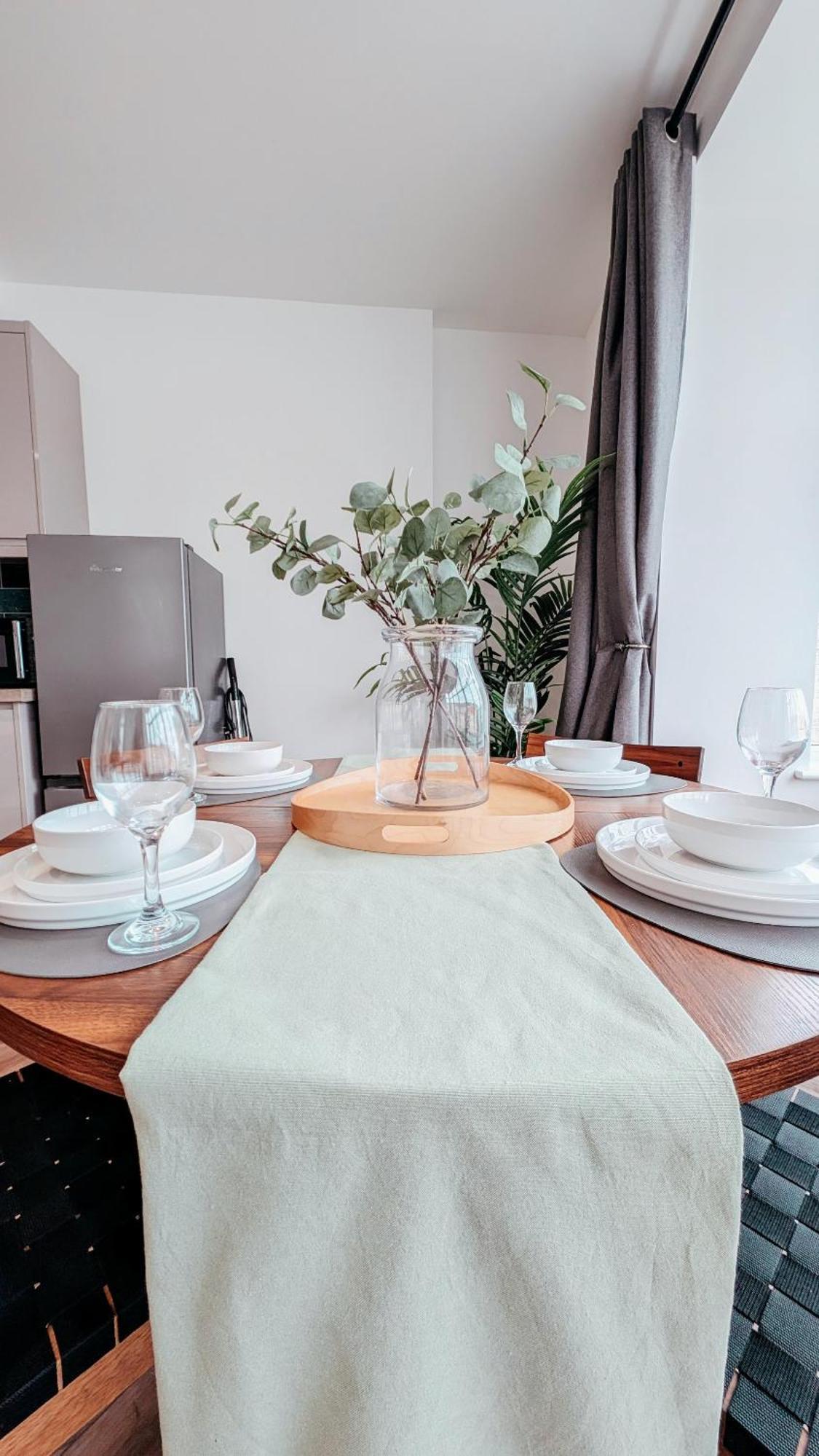 Central Apartment- Stunning Sea Views- 100M To Beach- Brand New For 2025- Sleeps 6 New Quay Exterior foto
