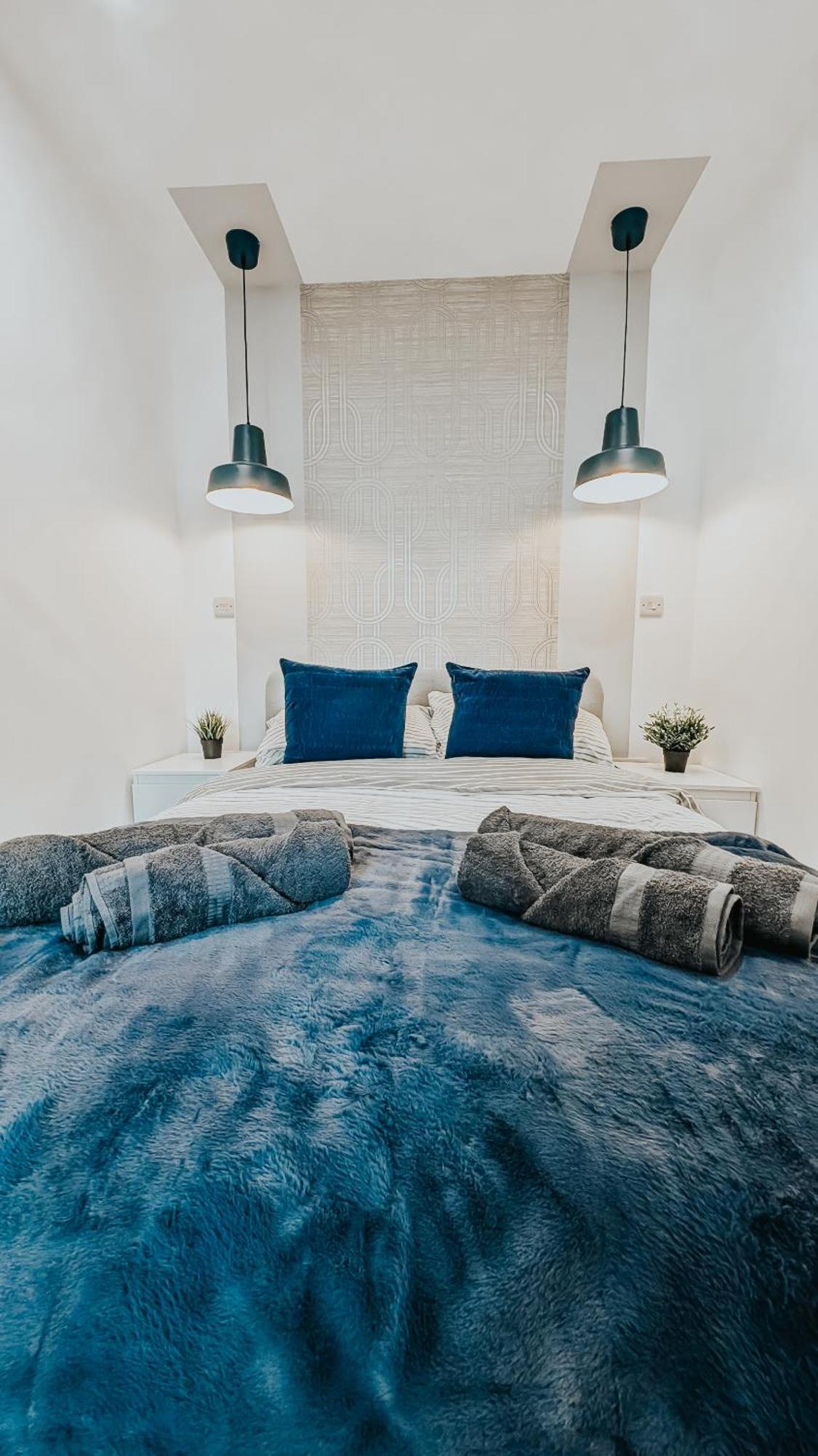Central Apartment- Stunning Sea Views- 100M To Beach- Brand New For 2025- Sleeps 6 New Quay Exterior foto