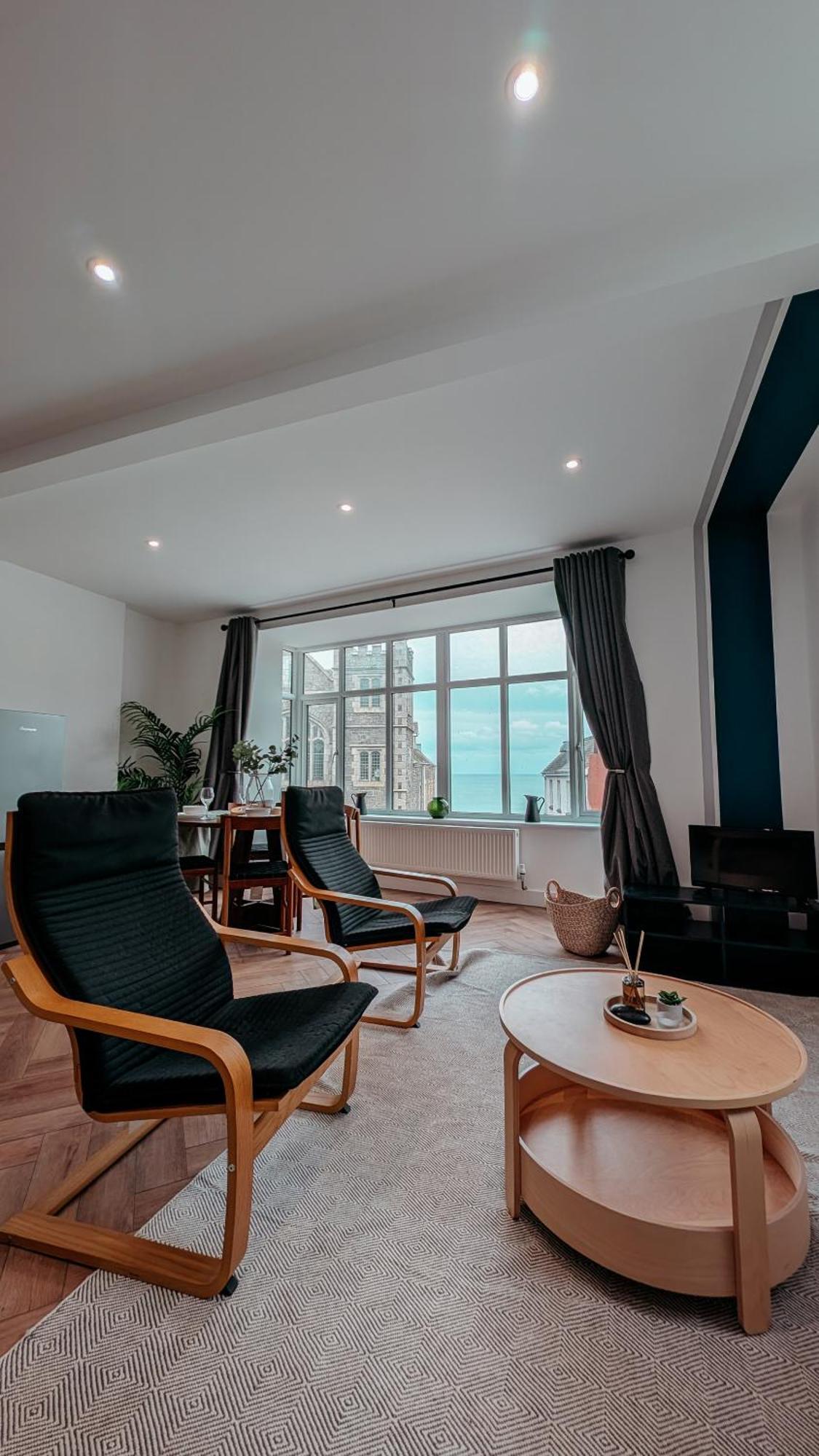 Central Apartment- Stunning Sea Views- 100M To Beach- Brand New For 2025- Sleeps 6 New Quay Exterior foto