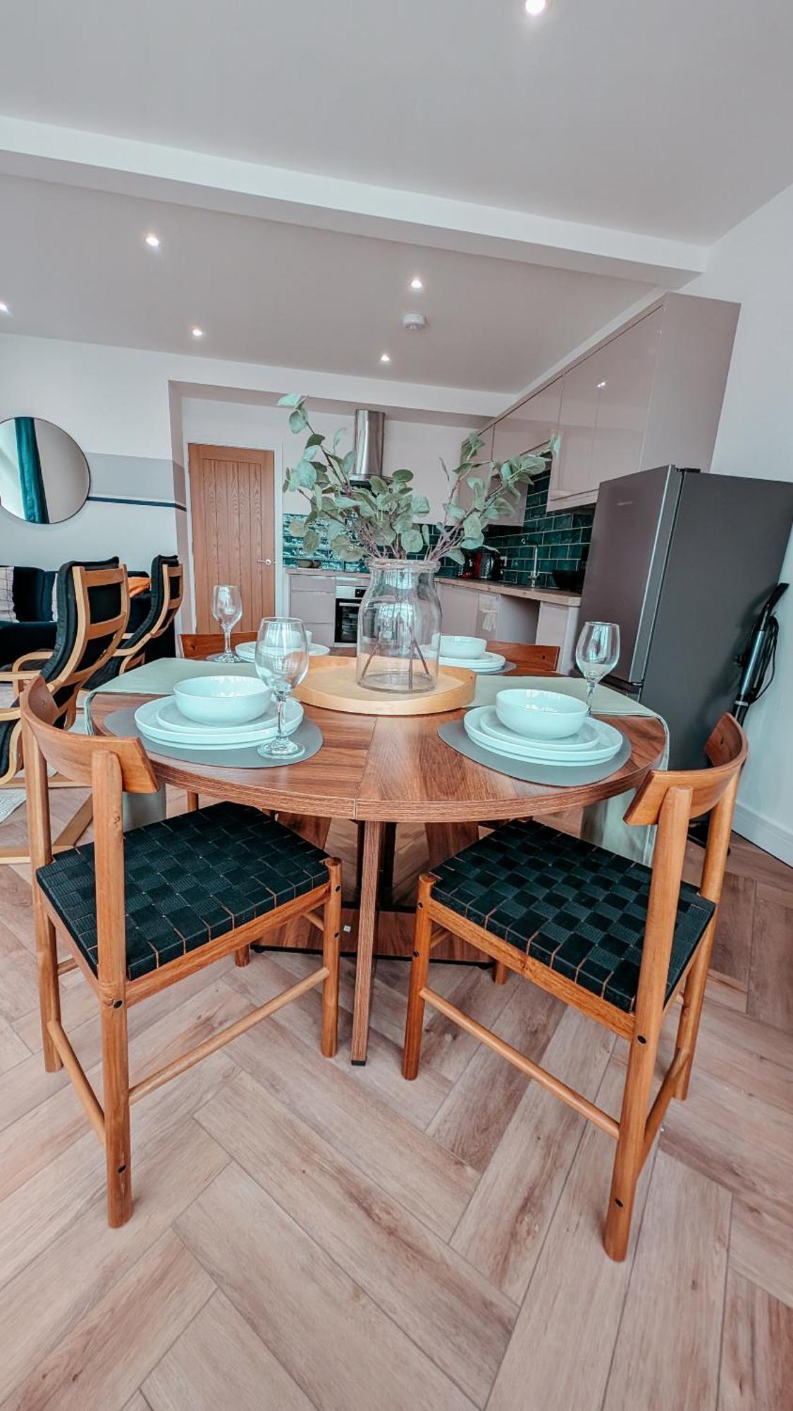 Central Apartment- Stunning Sea Views- 100M To Beach- Brand New For 2025- Sleeps 6 New Quay Exterior foto