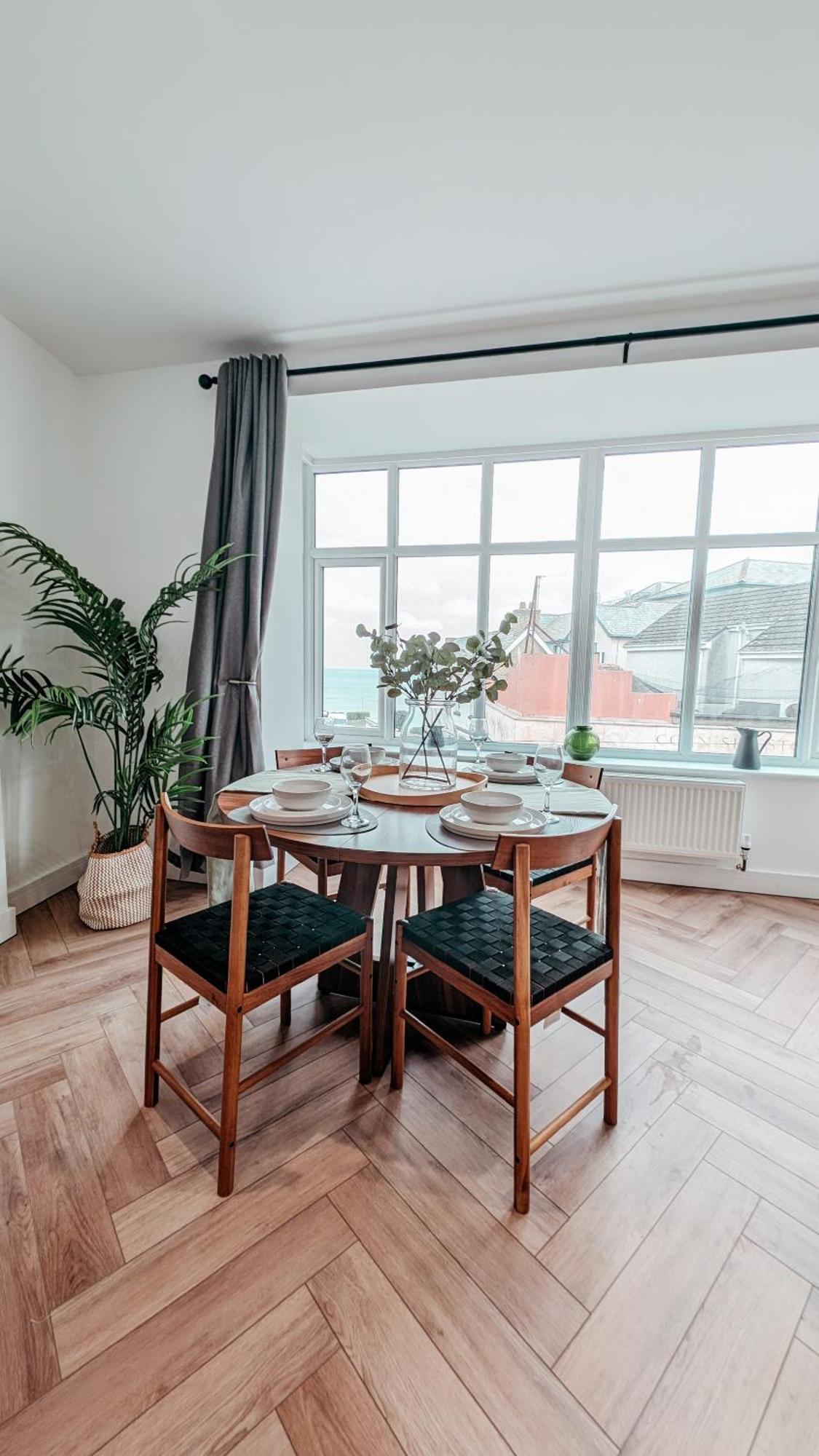 Central Apartment- Stunning Sea Views- 100M To Beach- Brand New For 2025- Sleeps 6 New Quay Exterior foto