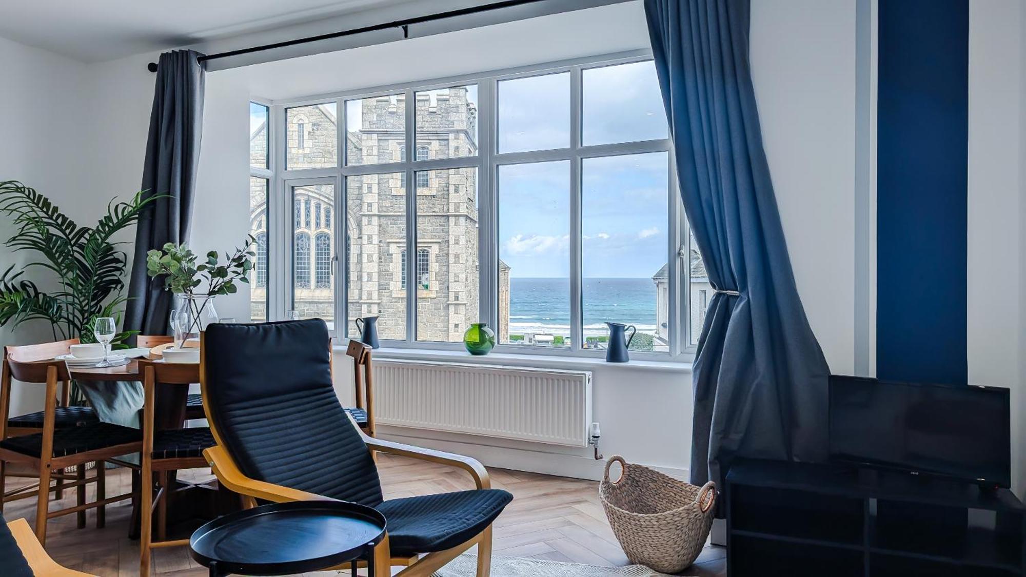 Central Apartment- Stunning Sea Views- 100M To Beach- Brand New For 2025- Sleeps 6 New Quay Exterior foto